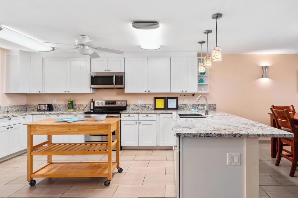 Extensive countertop area