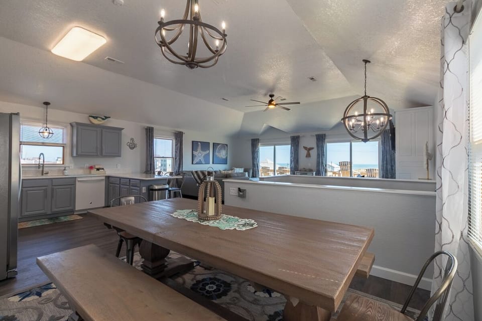 Top Level Dining Area