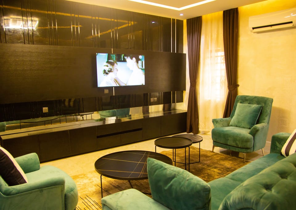 Luxury Suite, Balcony | Desk, laptop workspace, blackout drapes, soundproofing