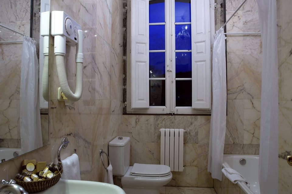 Rainfall showerhead, free toiletries, hair dryer, bidet