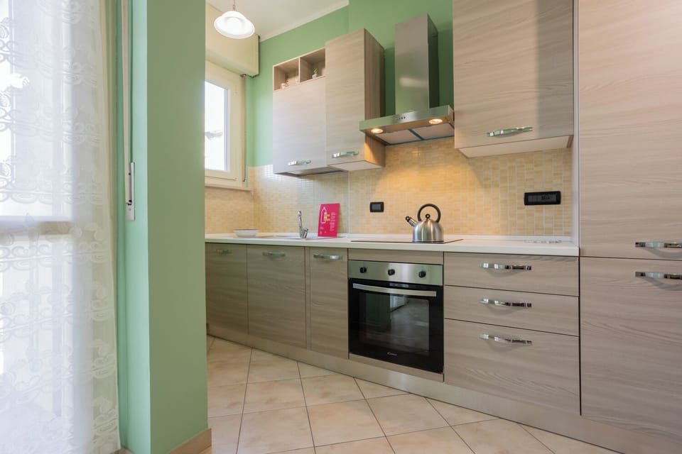 Apartment, Balcony | Private kitchen | Fridge, microwave, oven, stovetop