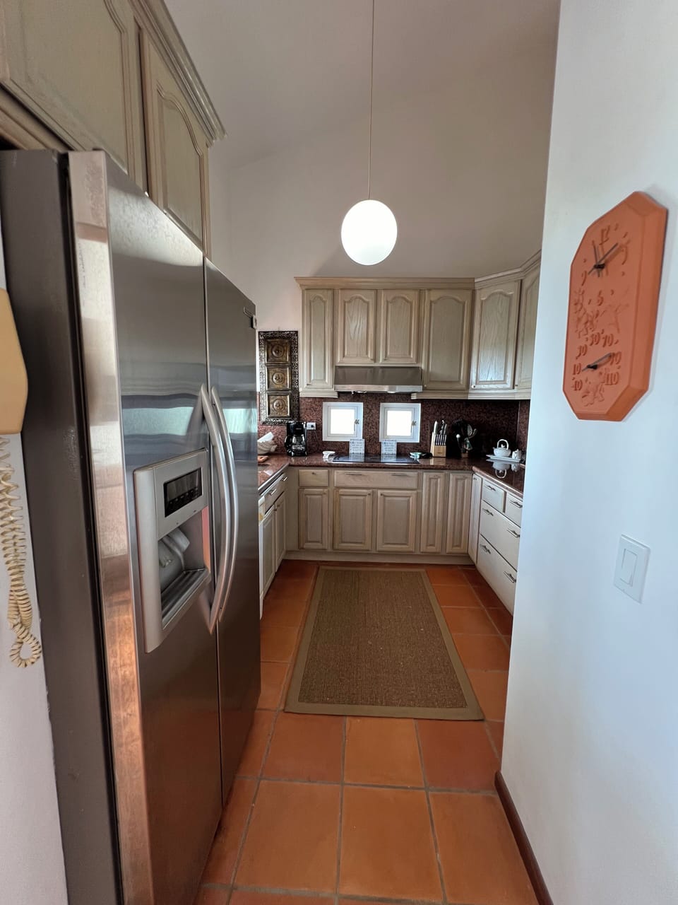 Full Kitchen spacious to prepare meals. 