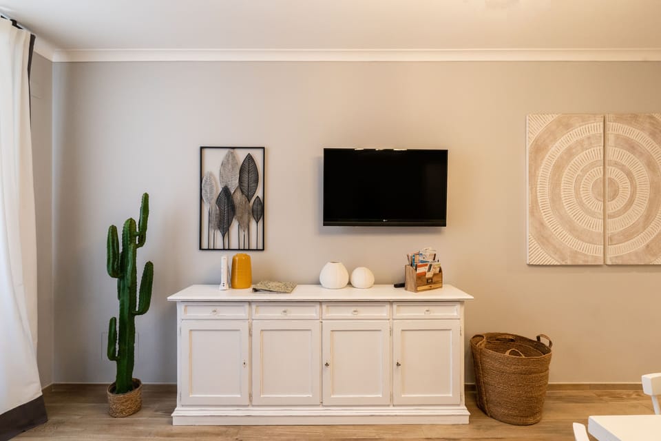 Apartment | Living area | 35-inch TV with digital channels