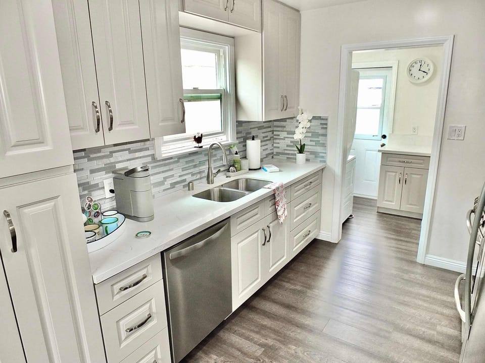 House, 1 Queen Bed, Kitchen, Garden View (Greenbelt Guesthouse) | Private kitchen | Coffee/tea maker