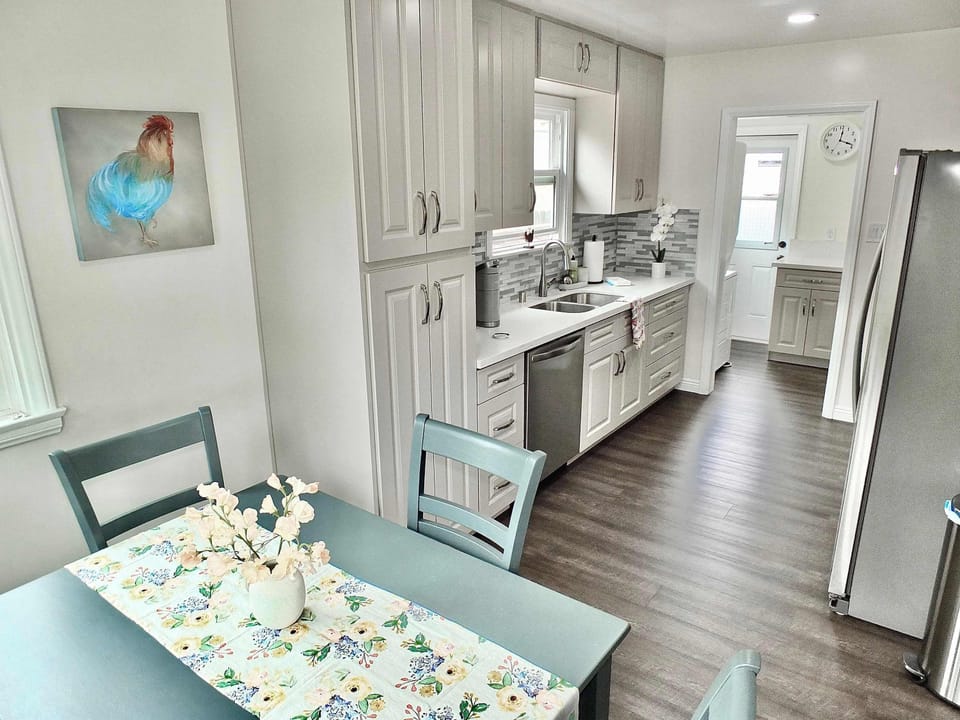 House, 1 Queen Bed, Kitchen, Garden View (Greenbelt Guesthouse) | Dining