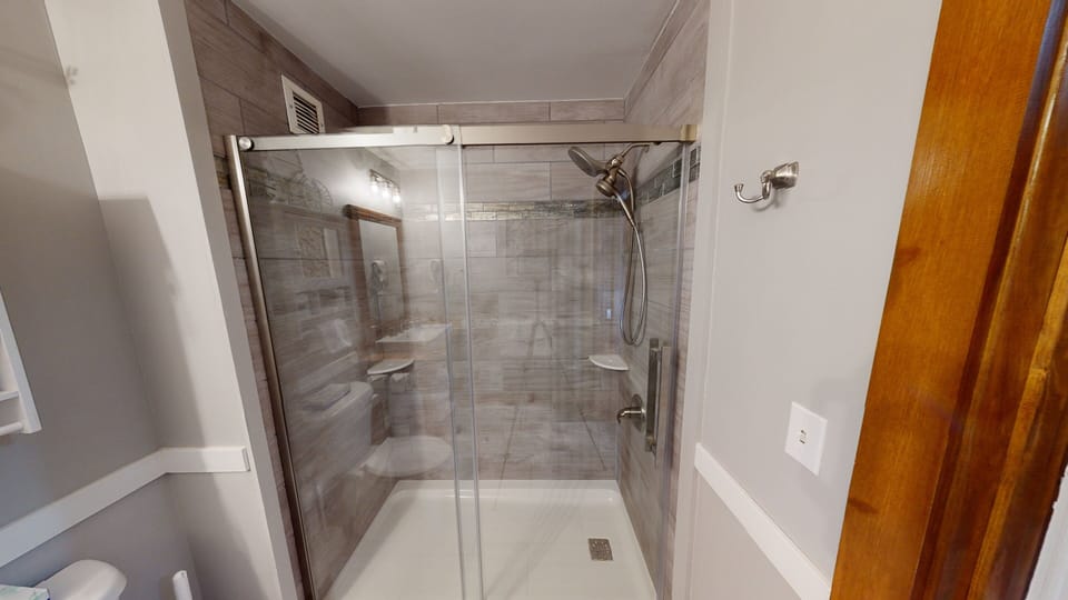 Indoors, Bathroom, Room, Bathtub, Tub