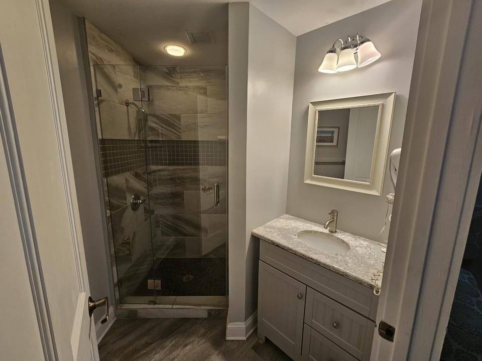 Sink, Sink Faucet, Indoors, Bathroom, Room