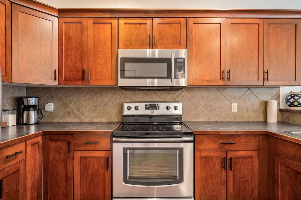 Full kitchen with a drip coffee machine, blender & more.