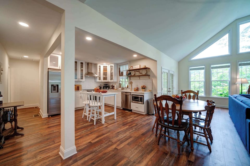 House, Multiple Beds, Patio, Mountain View (Lakeside Country Cottage) | Dining