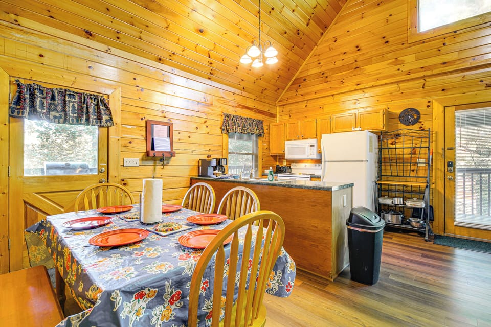 Dining Area | 1st Floor | Dishware/Flatware | Trash Bags/Paper Towels
