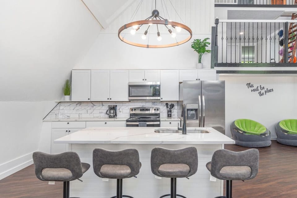 Kitchen countertop seating