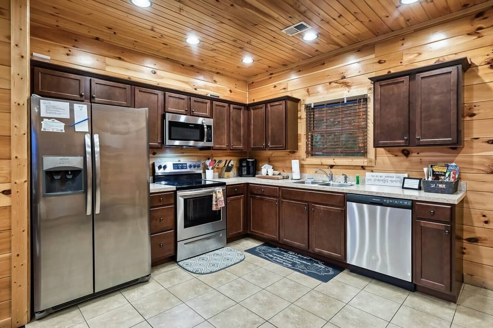  kitchen with stainless steel appliances