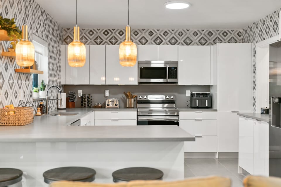 [Kitchen] Fully stocked & equipped