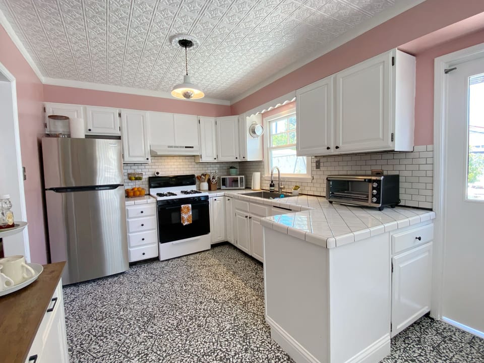 Full kitchen