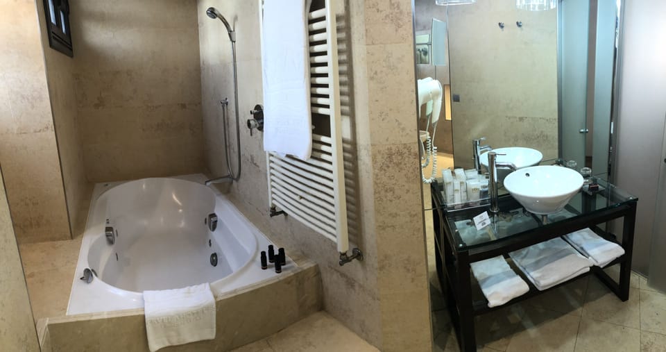 Junior Suite | Jetted tub