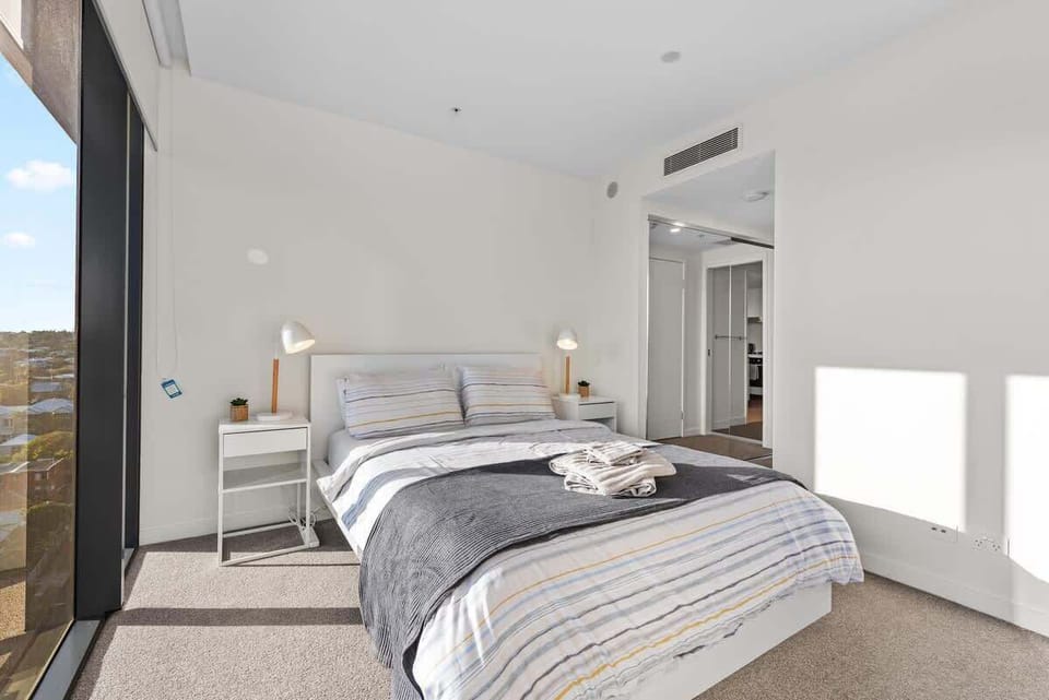 Queen Bed, Ducted aircon, Built-in Wardrobes, Unlimited Wifi, 2-way Bathroom...