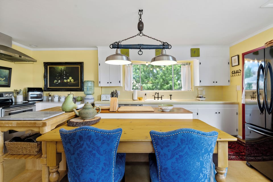 
Welcome to a timeless kitchen that blends charming era aesthetics with all the modern amenities you need to enjoy a home-cooked meal. This warm and inviting space promises both comfort and excitement, making every culinary experience delightful.