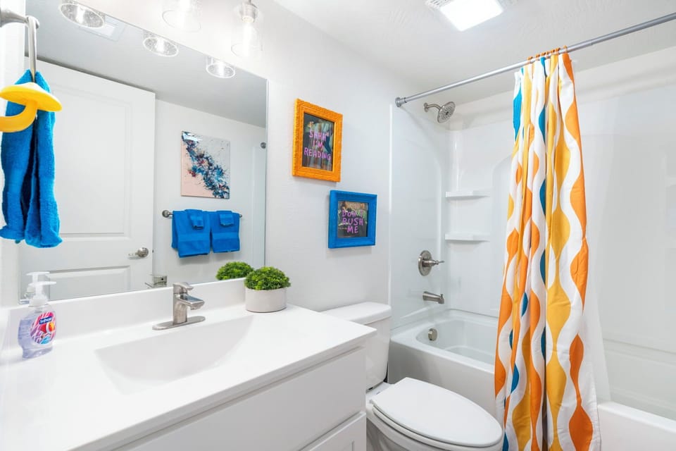 1st King bed bathroom