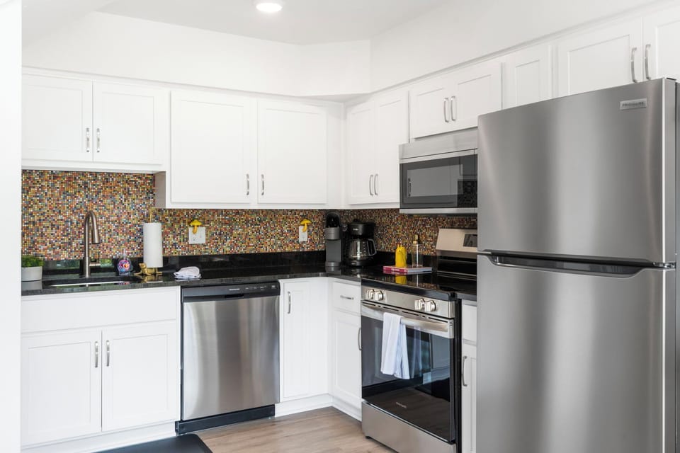 Fully stocked kitchen!
