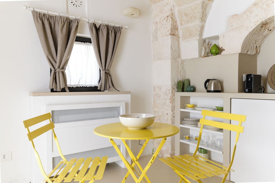 House | In-room dining