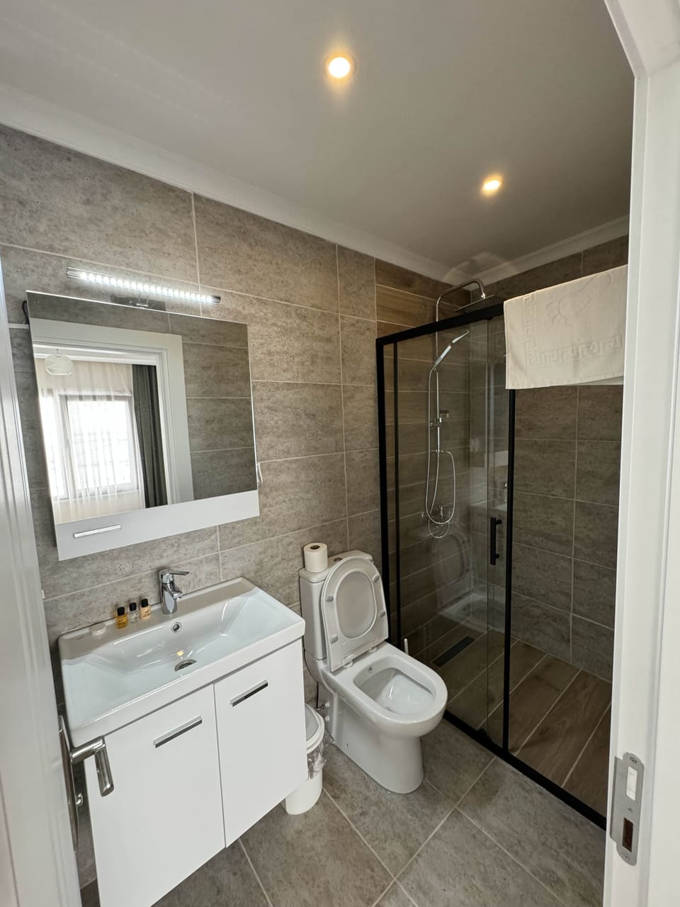 Shower, free toiletries, hair dryer, towels