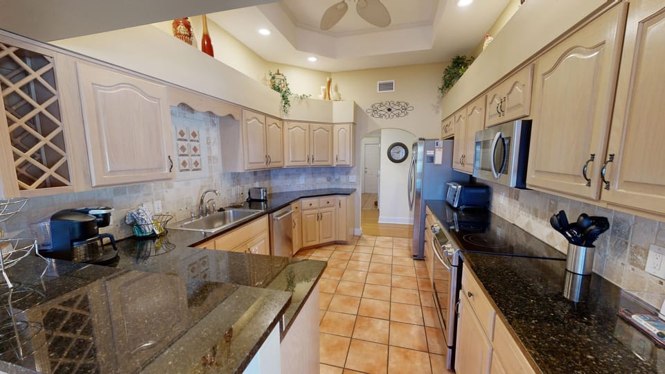 House, 3 Bedrooms | Private kitchen
