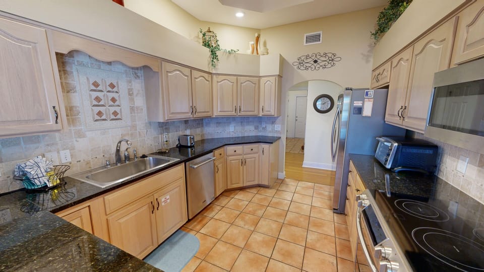 House, 3 Bedrooms | Private kitchen