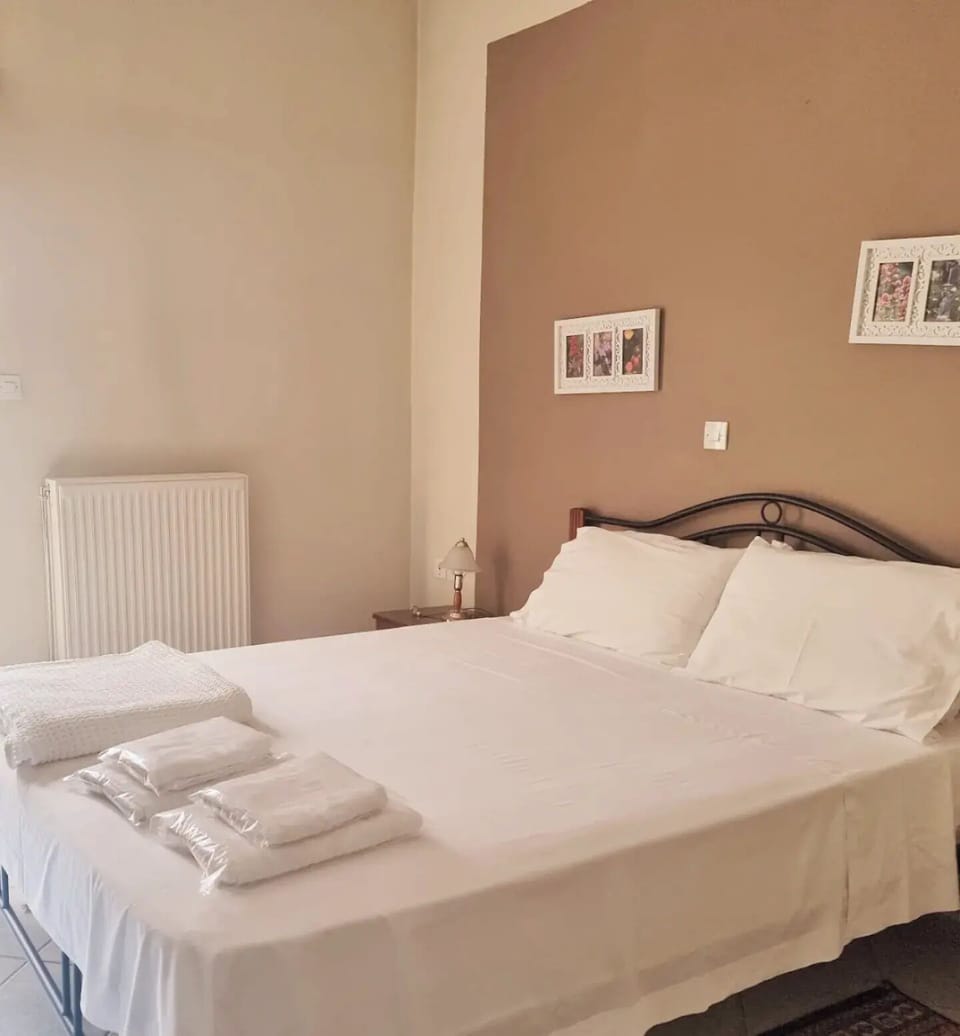 Comfort Double or Twin Room, Mountain View | Hypo-allergenic bedding, individually decorated, individually furnished
