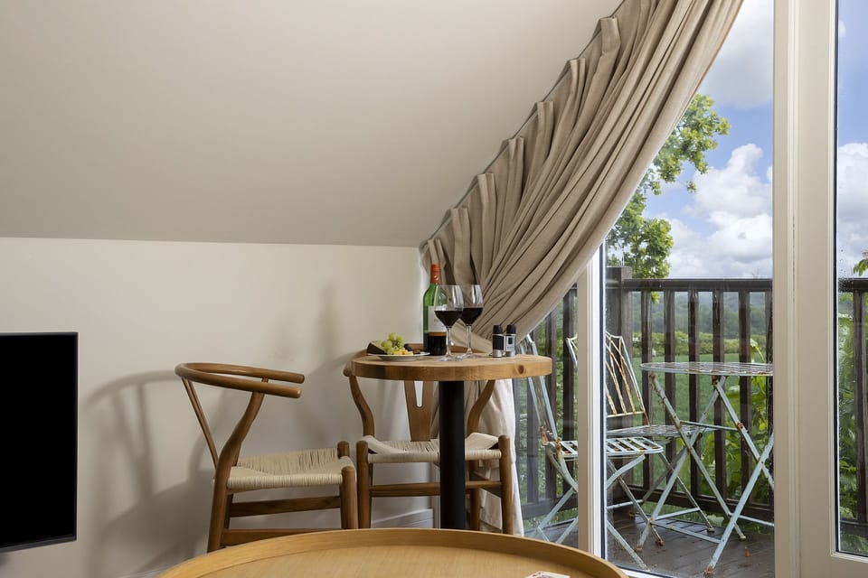 Keepers Annexe Dining Area - StayCotswold