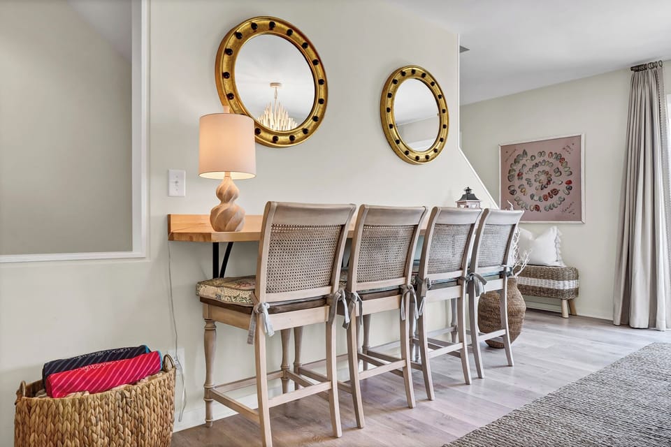 Bar seating for 4
