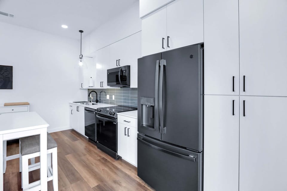 Condo, 1 Queen Bed with Sofa bed, Patio, City View (Poolside Suite) | Private kitchen