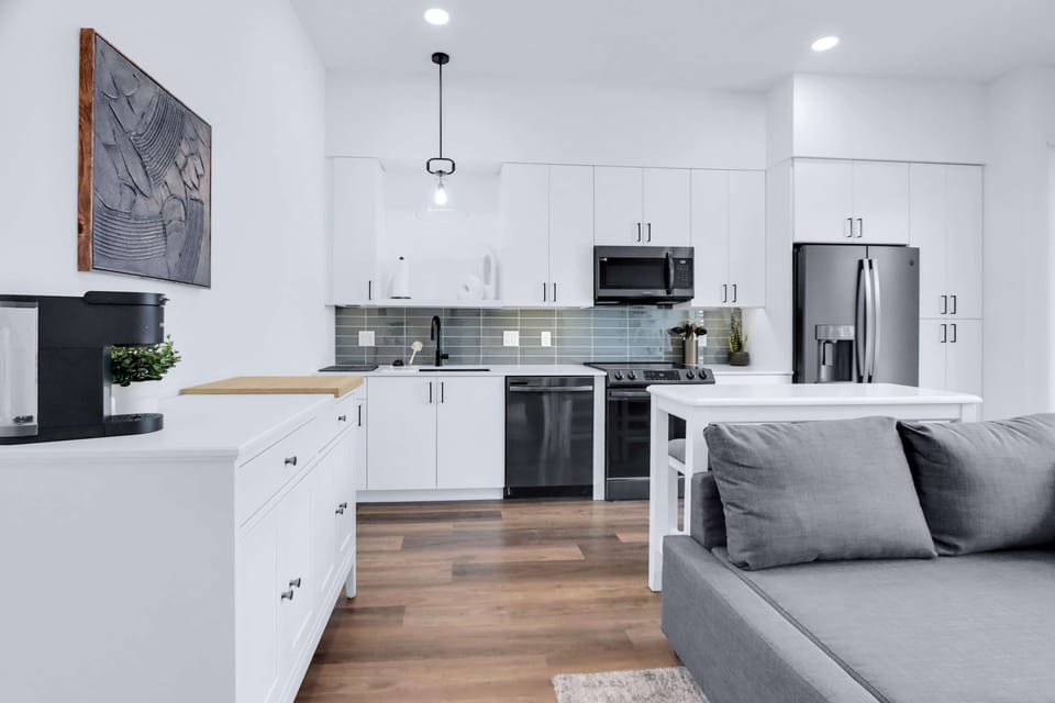Condo, 1 Queen Bed with Sofa bed, Patio, City View (Poolside Suite) | Interior