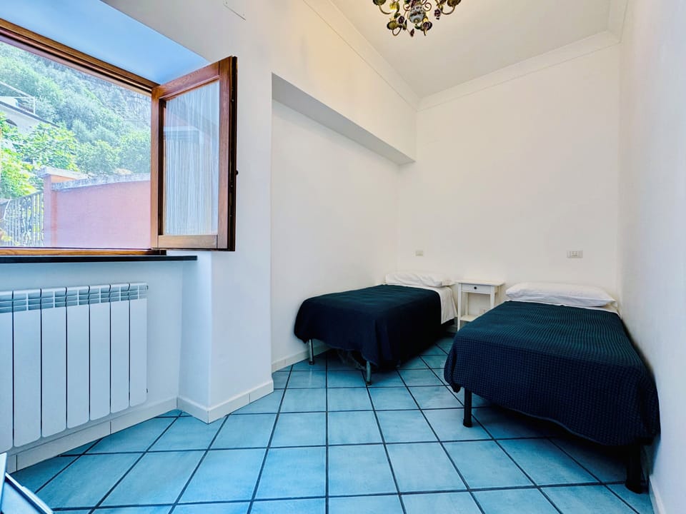 Apartment, Sea View | 2 bedrooms, in-room safe, WiFi (free)