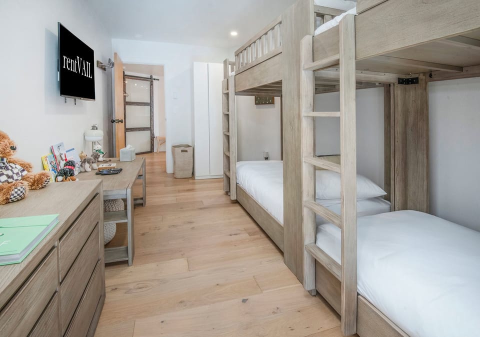 Bunk Room w/ 2 Twin Bunks