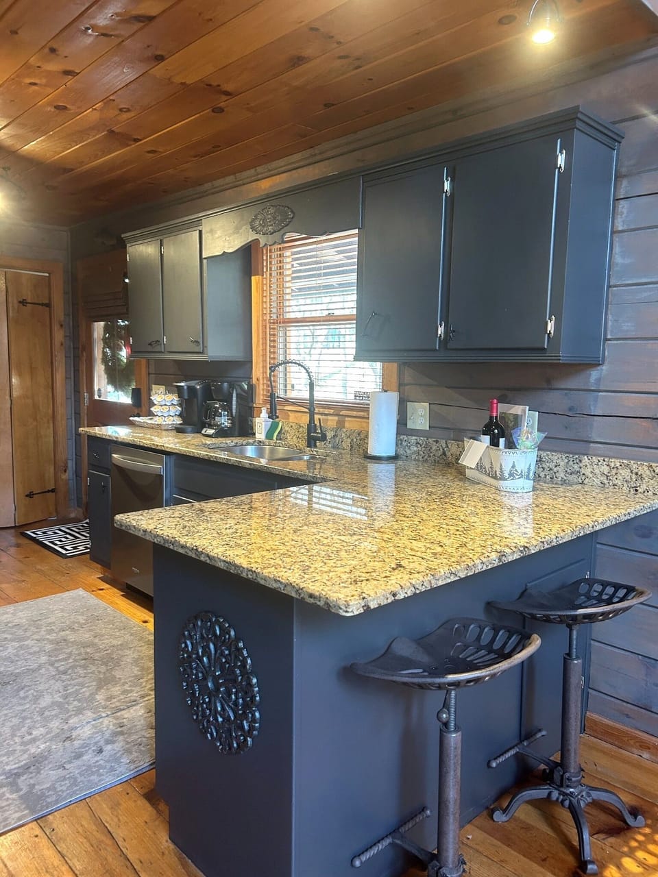 Full stainless kitchen, Keurig, granite counter — cook like you're home.