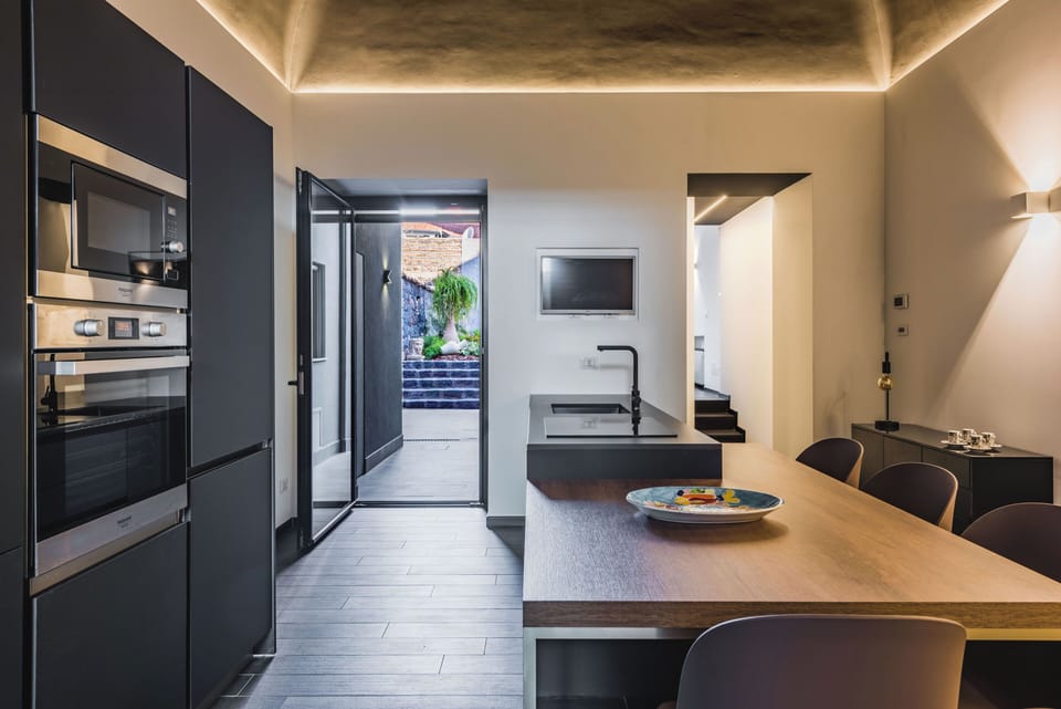 Apartment, Courtyard View | Private kitchen | Fridge, microwave, oven, stovetop