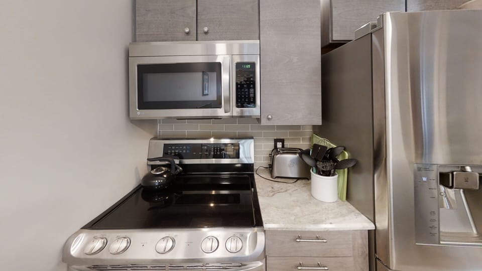 Microwave, Oven, Indoors, Kitchen, Cooktop