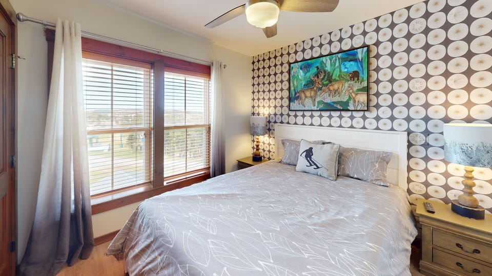 Indoors, Home Decor, Bed, Furniture, Lamp