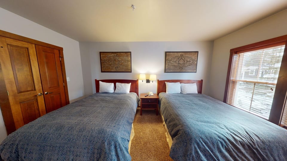 Bed, Bedroom, Furniture, Indoors, Lamp