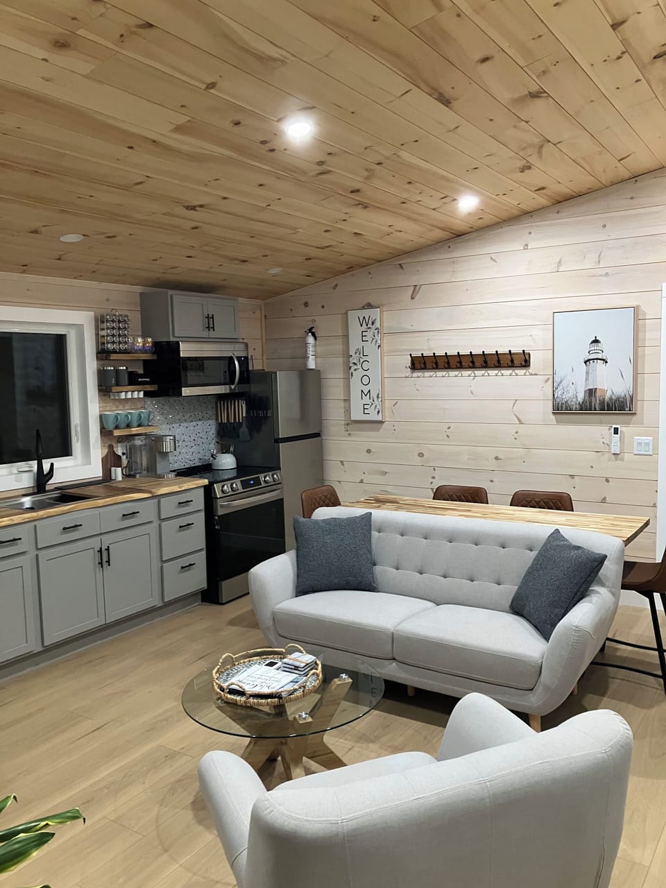 Open concept fully equipped kitchen and dining area