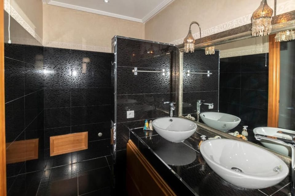 Suite, Pool View | Bathroom | Shower, free toiletries, towels, soap