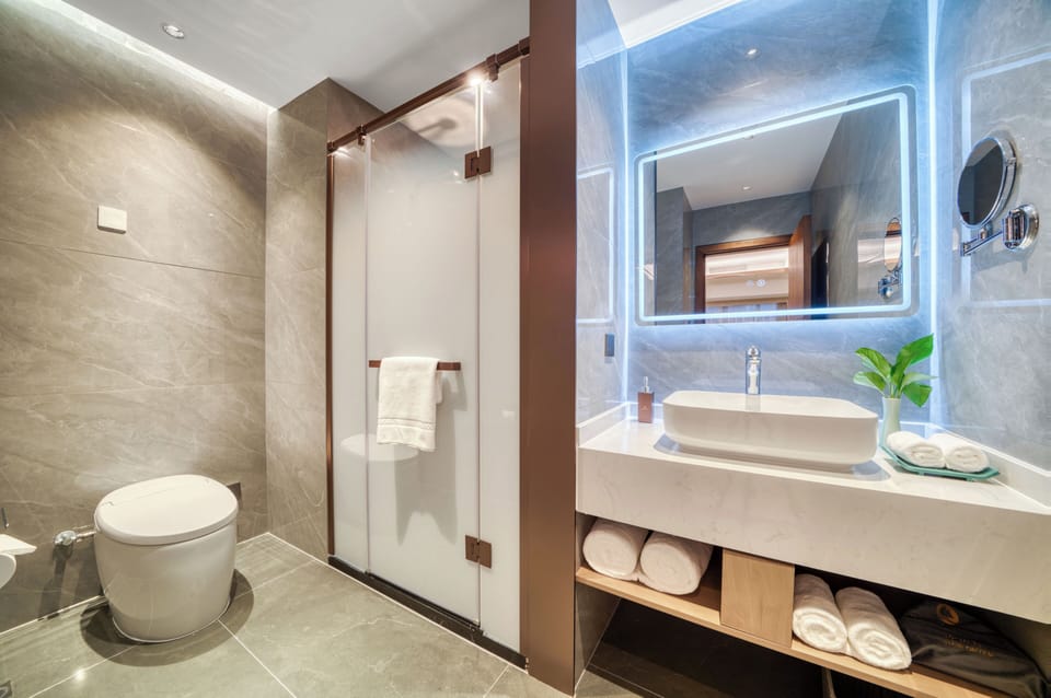 Business Suite, 1 King Bed | Bathroom | Shower, hair dryer, bathrobes, slippers