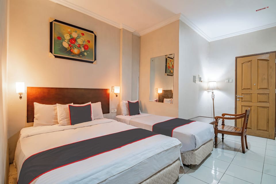 Family Suite | Desk, laptop workspace, free WiFi, bed sheets