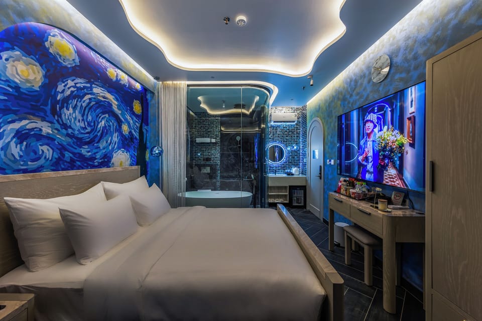 Luxury Suite | Premium bedding, Select Comfort beds, minibar, individually decorated