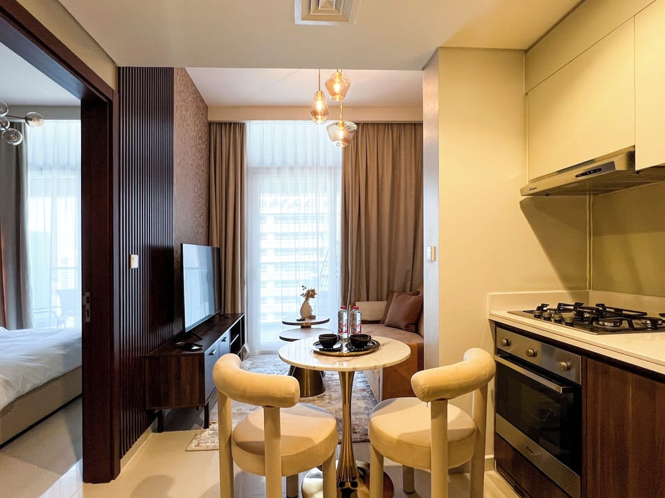 Deluxe Apartment, 1 King Bed with Sofa bed | Private kitchen | Full-size fridge, microwave, oven, stovetop