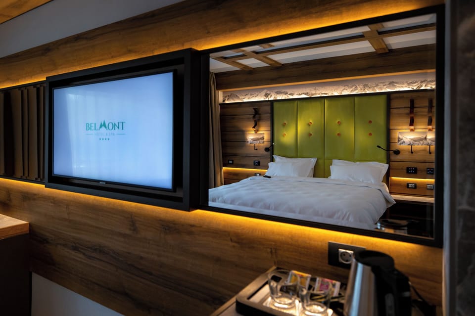 Egyptian cotton sheets, premium bedding, minibar, in-room safe