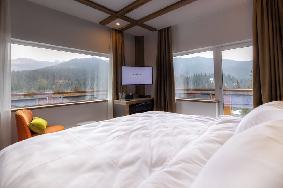 Egyptian cotton sheets, premium bedding, minibar, in-room safe