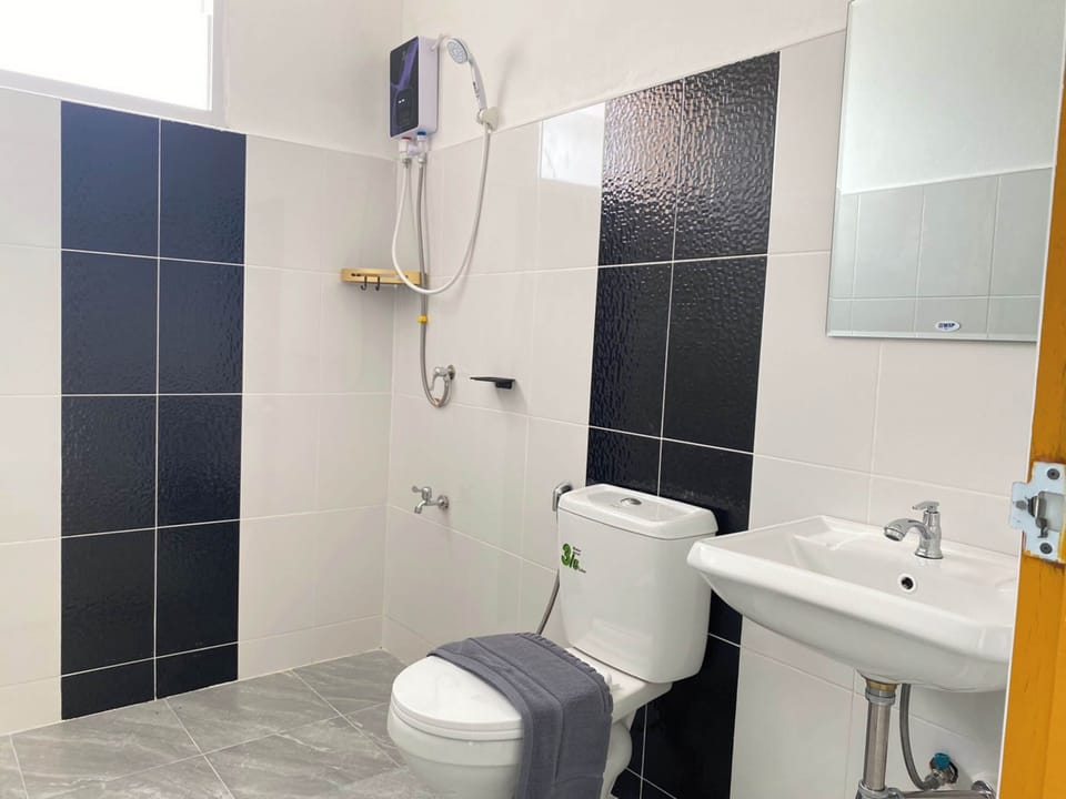 Deluxe Double Room, Mountain View | Bathroom | Shower, bidet, towels