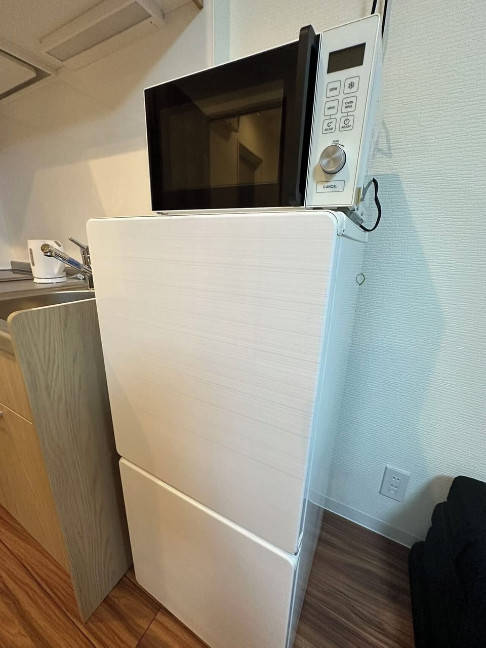Economy Apartment | Private kitchen | Fridge, microwave, stovetop, electric kettle
