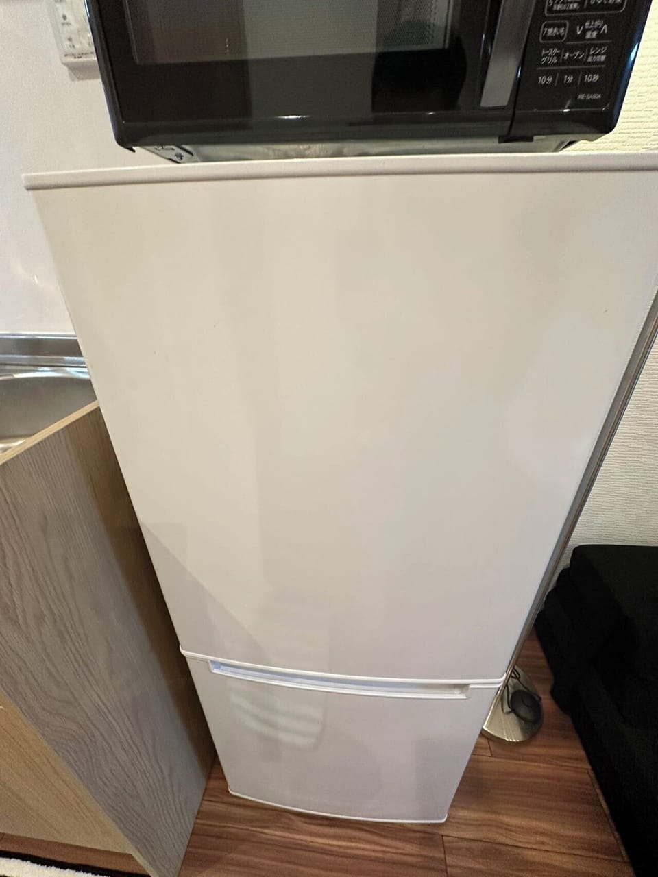 Fridge, microwave, stovetop, electric kettle